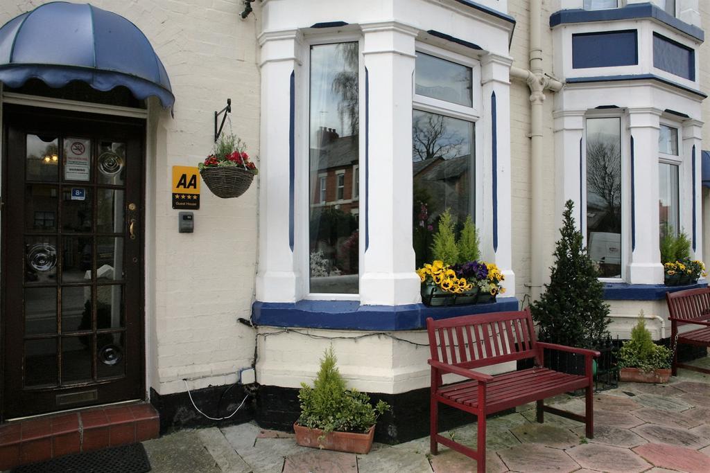 Hamilton Court Hotel Chester Exterior photo